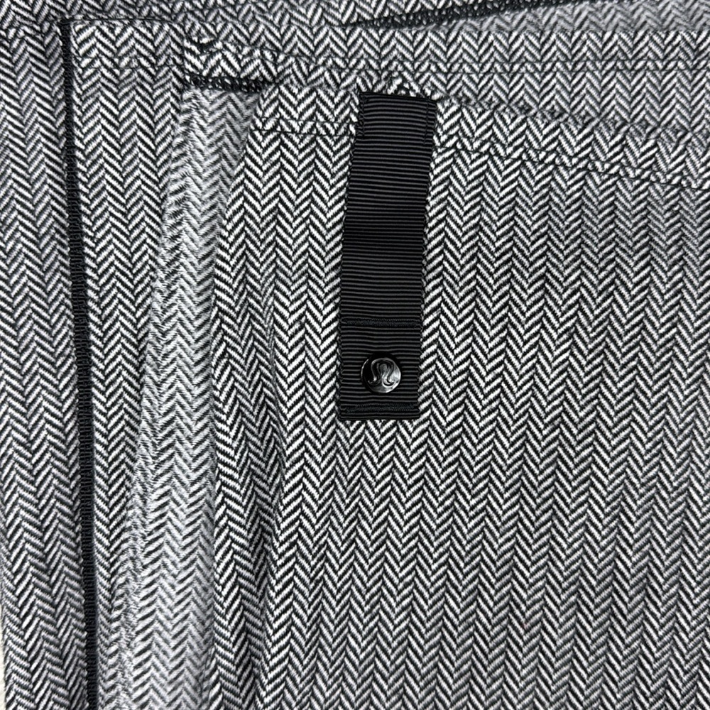 Lululemon Vinyasa Scarf in Black Herringbone - Picture 7 of 7